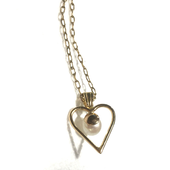 Yellow Gold Heart with Single Pearl Pendant - Picture 4 of 6